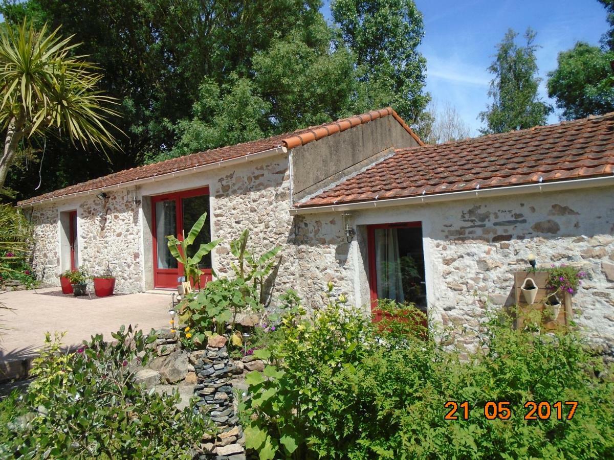 Les Trois Etangs Bed & Breakfast Saint-Viaud Exterior photo